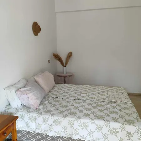 Apartmán γκαρσονιέρα ισογείου επιπλωμένη