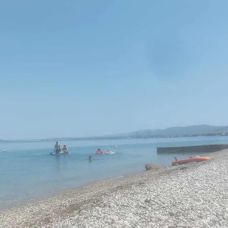 γκαρσονιέρα ισογείου επιπλωμένη Apartment Nerántza