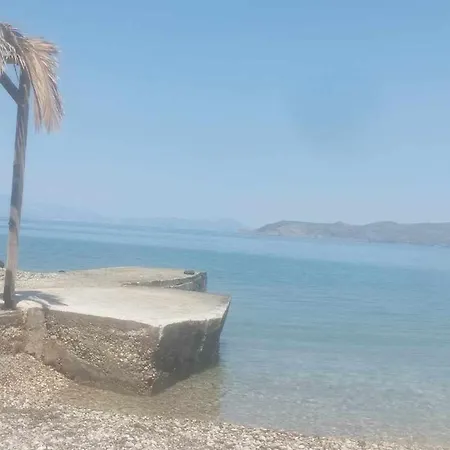 γκαρσονιέρα ισογείου επιπλωμένη Nerántza